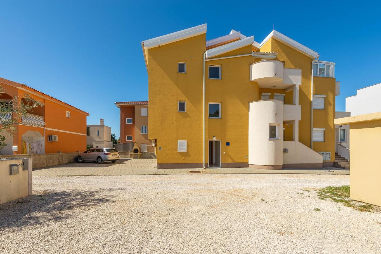 Niko Apartment Vir Exterior photo