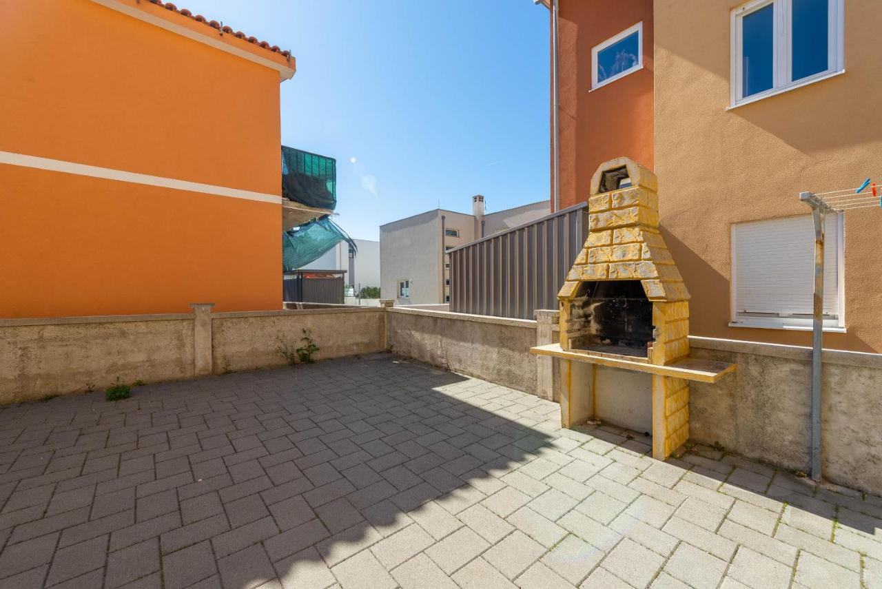 Niko Apartment Vir Exterior photo